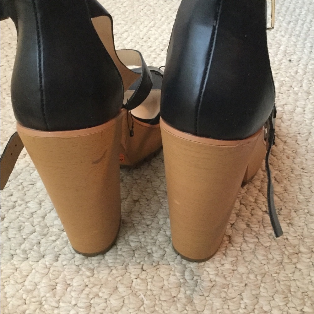 Express Platform Sandals - Picture 5 of 6